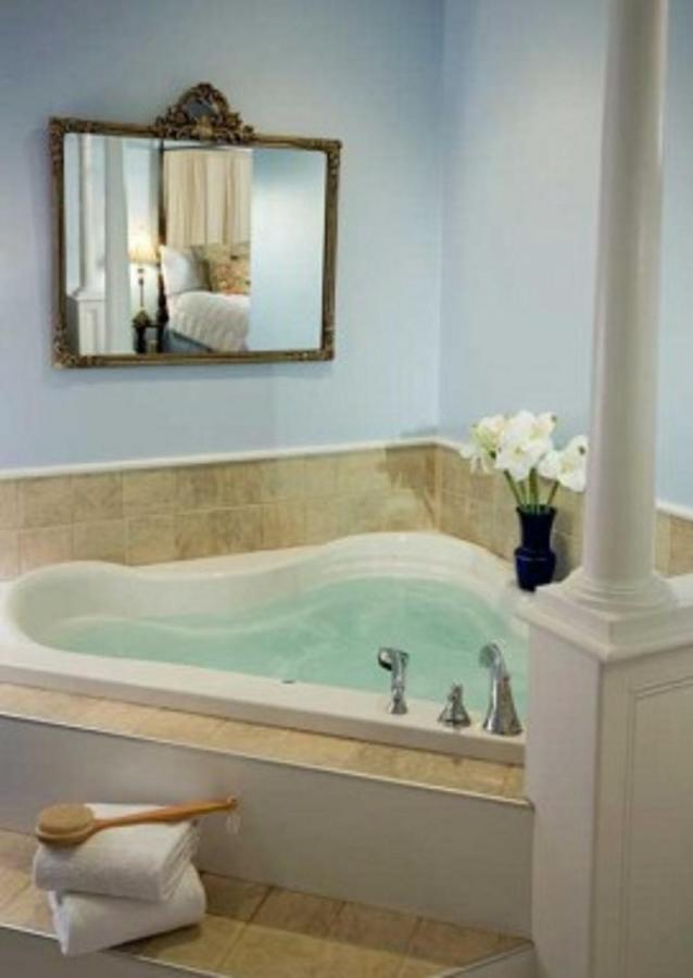 | Hampton Terrace Inn