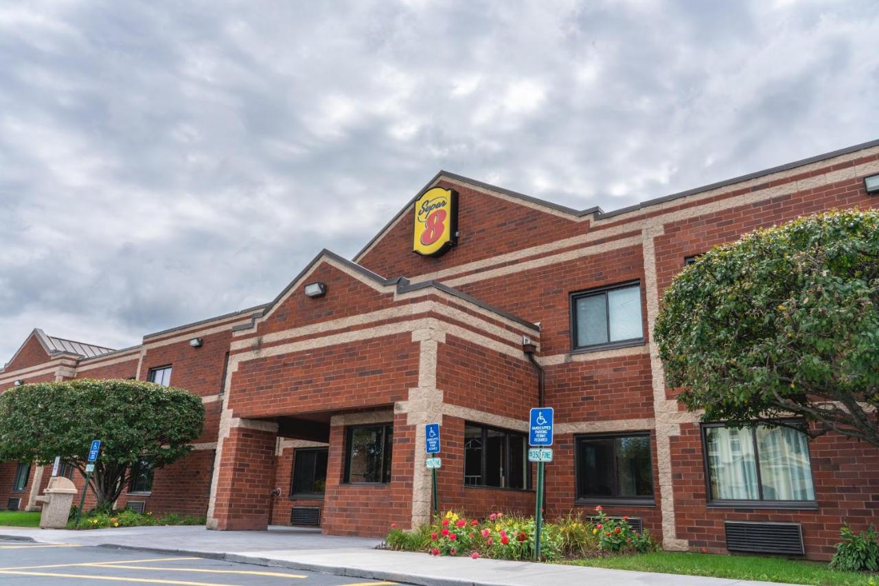 | Super 8 by Wyndham Elgin
