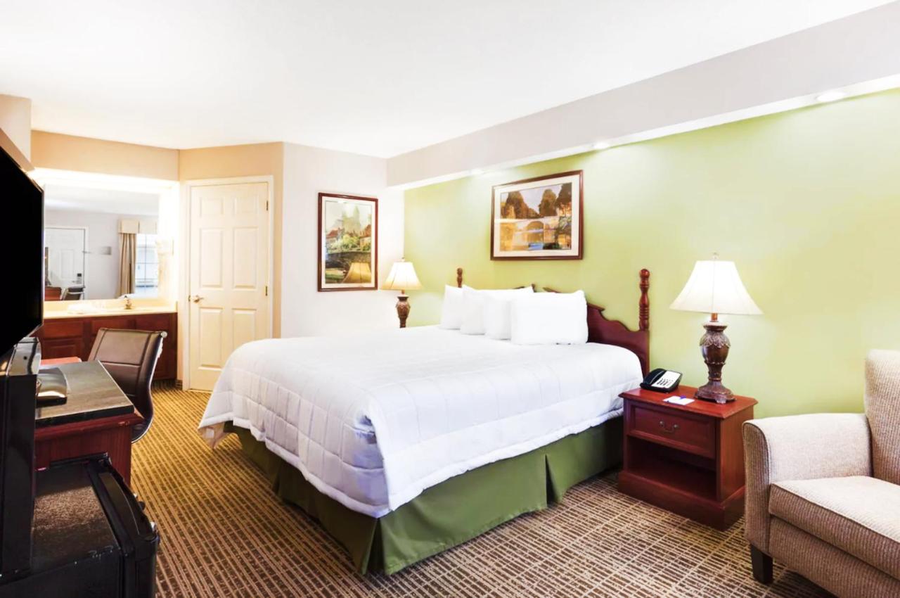 King Room - Mobility Access/Non-Smoking at Baymont by Wyndham Tullahoma