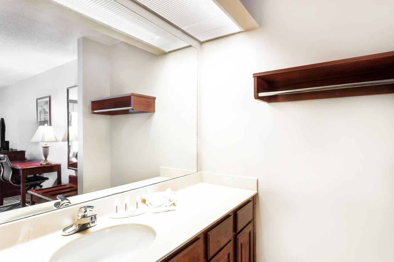 King Room - Mobility Access/Non-Smoking at Baymont by Wyndham Tullahoma