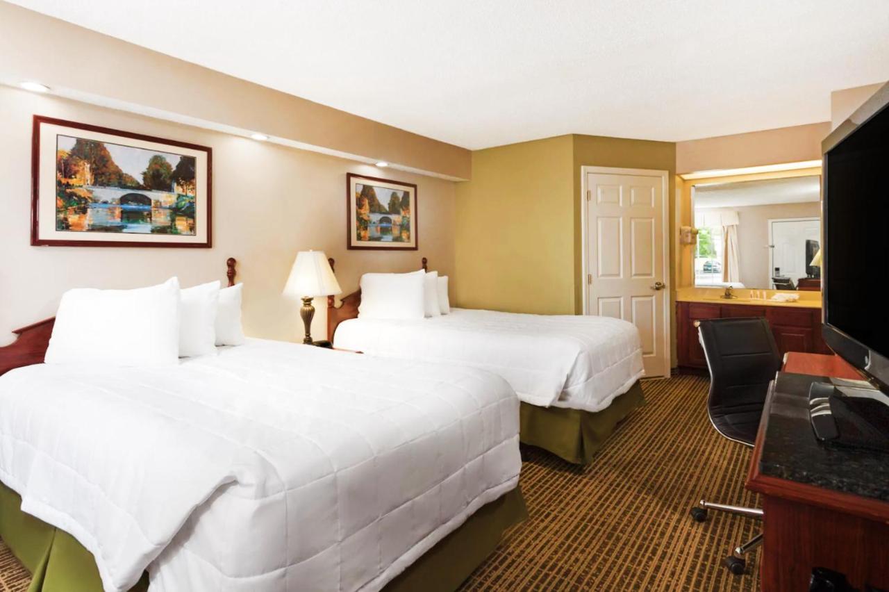 Deluxe Double Room - Disability Access/Non-Smoking at Baymont by Wyndham Tullahoma