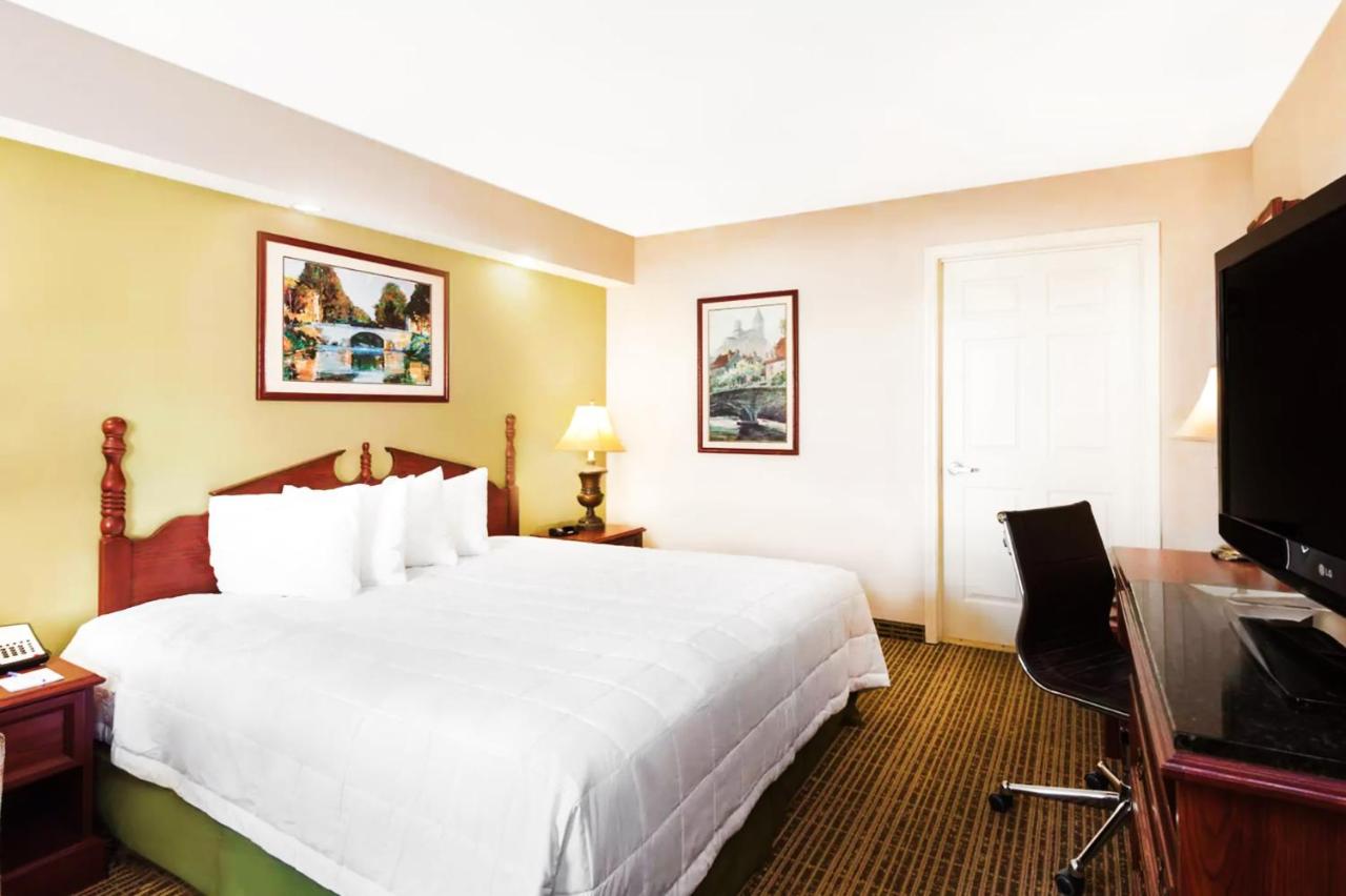 King Room - Mobility Access/Non-Smoking at Baymont by Wyndham Tullahoma