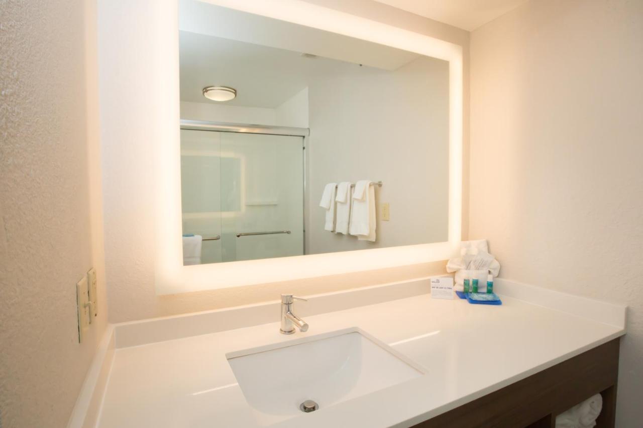 King Room at Holiday Inn Express Hotel & Suites Madison by IHG