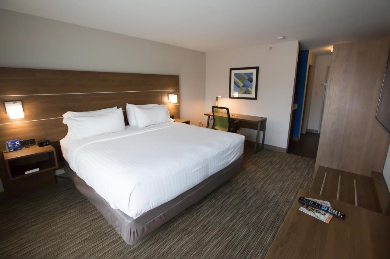 King Room at Holiday Inn Express Hotel & Suites Madison by IHG