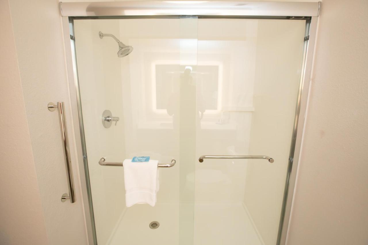 King Room at Holiday Inn Express Hotel & Suites Madison by IHG
