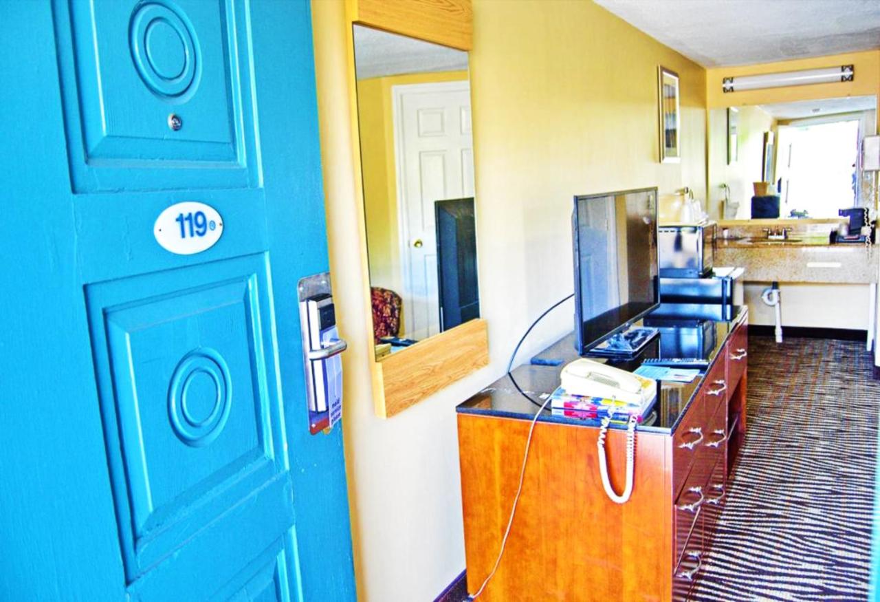 | Flagship Inn & Suites