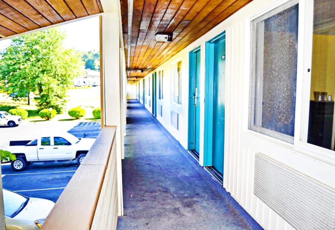 | Flagship Inn & Suites