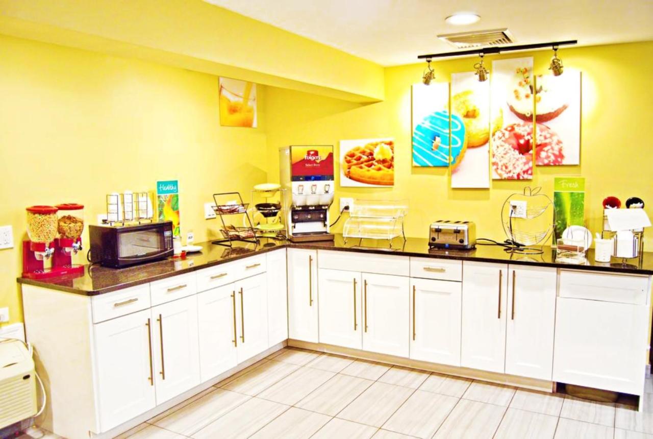 | Flagship Inn & Suites