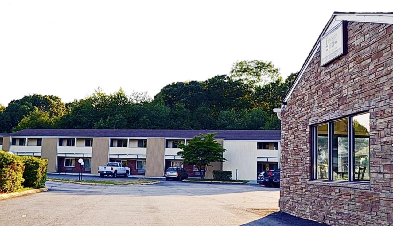| Flagship Inn & Suites