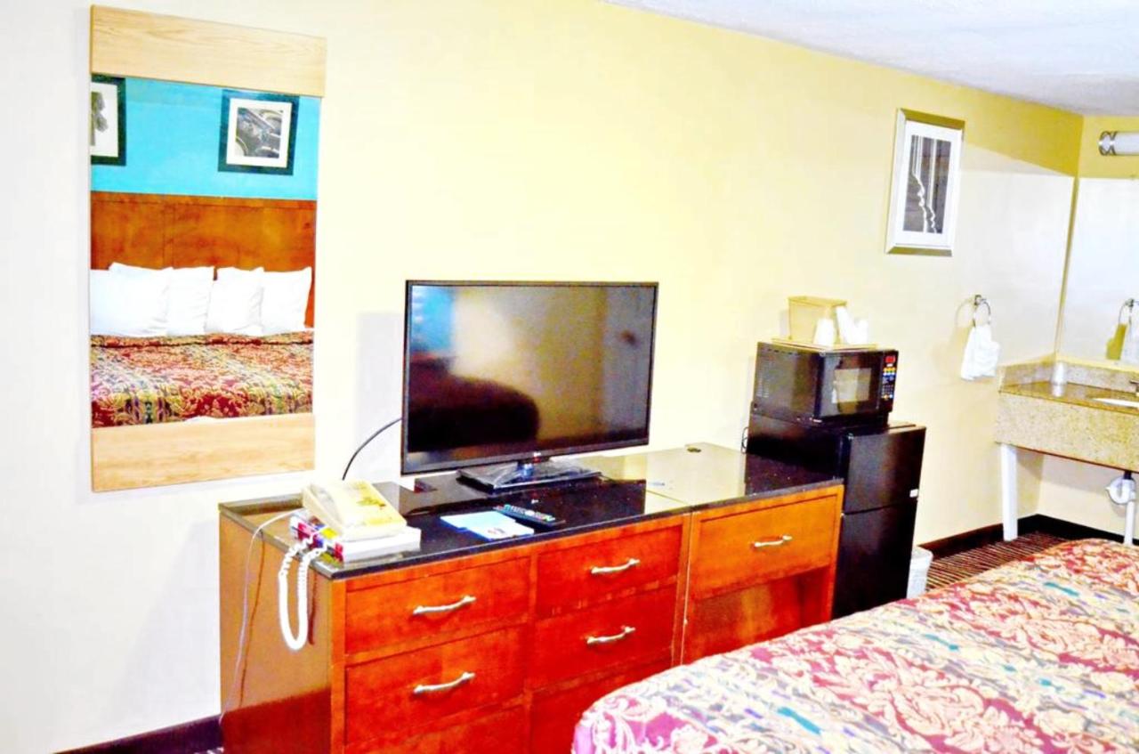 | Flagship Inn & Suites