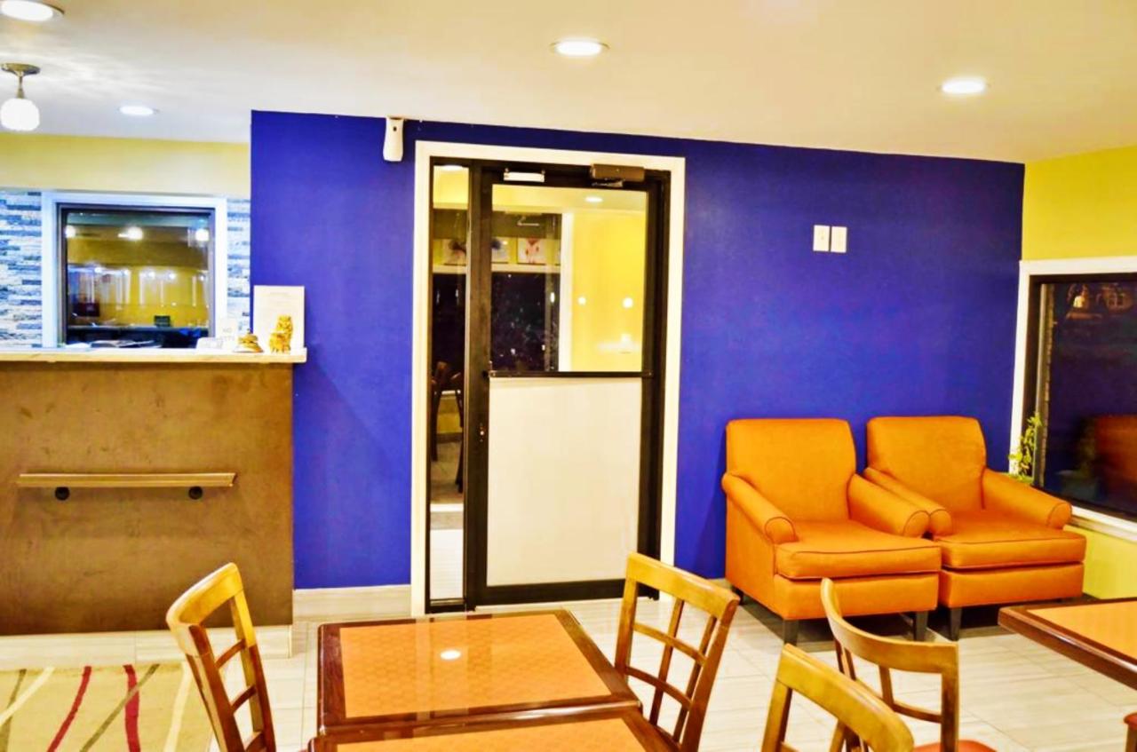 | Flagship Inn & Suites