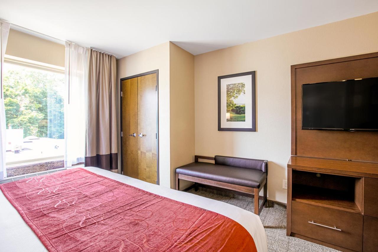 | Comfort Suites Fishkill near Interstate 84