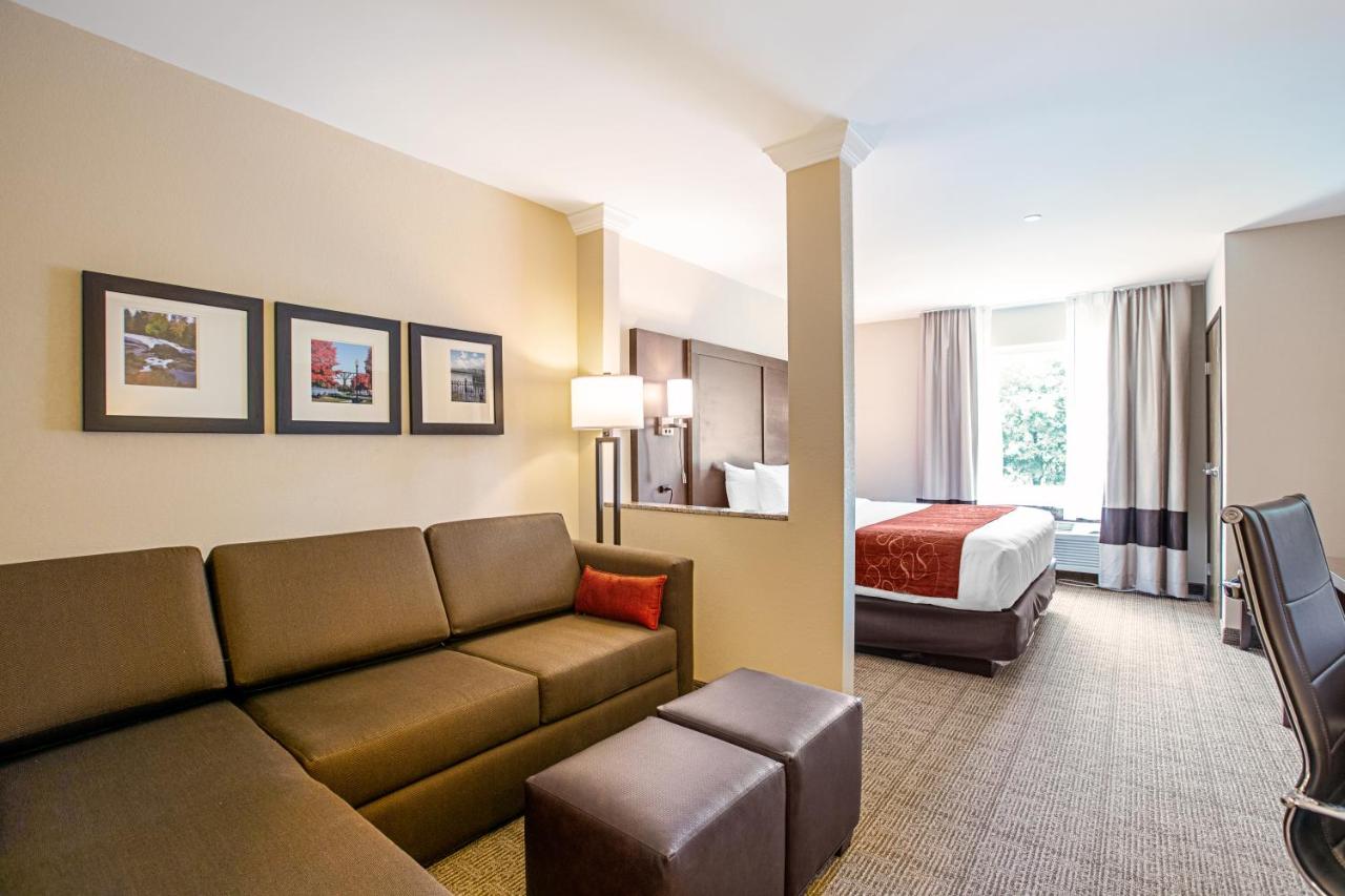 | Comfort Suites Fishkill near Interstate 84