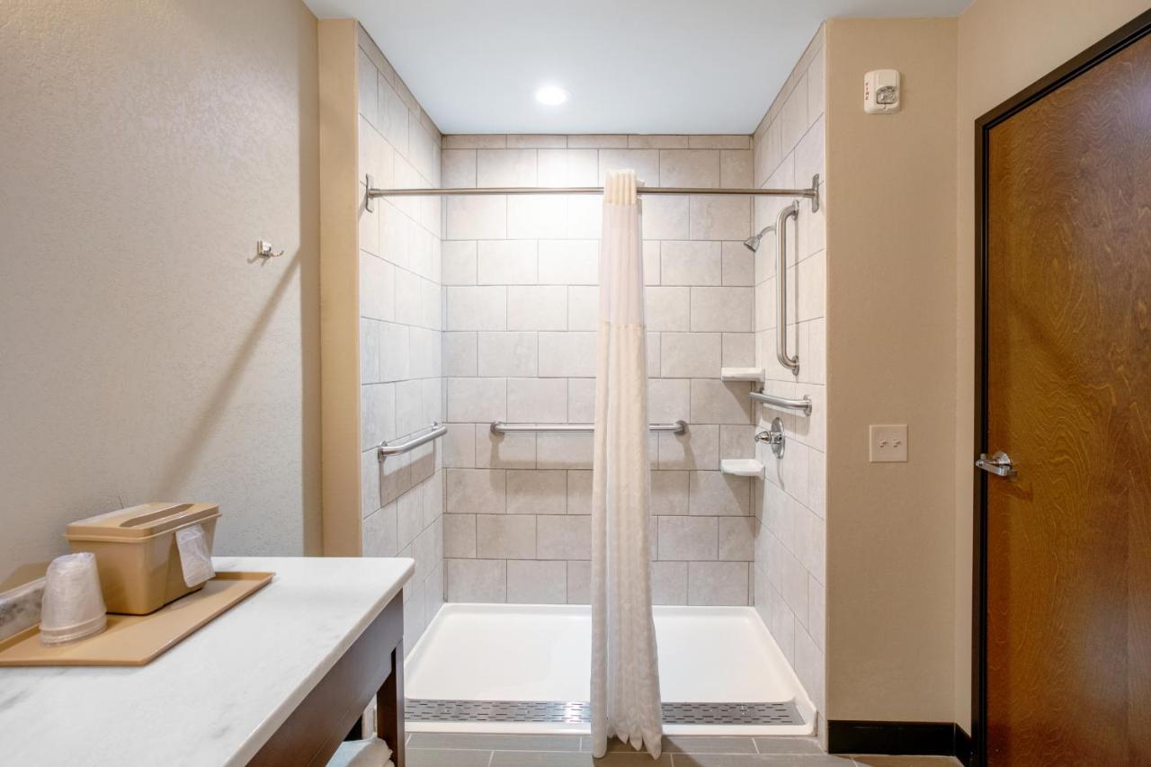 | Comfort Suites Fishkill near Interstate 84