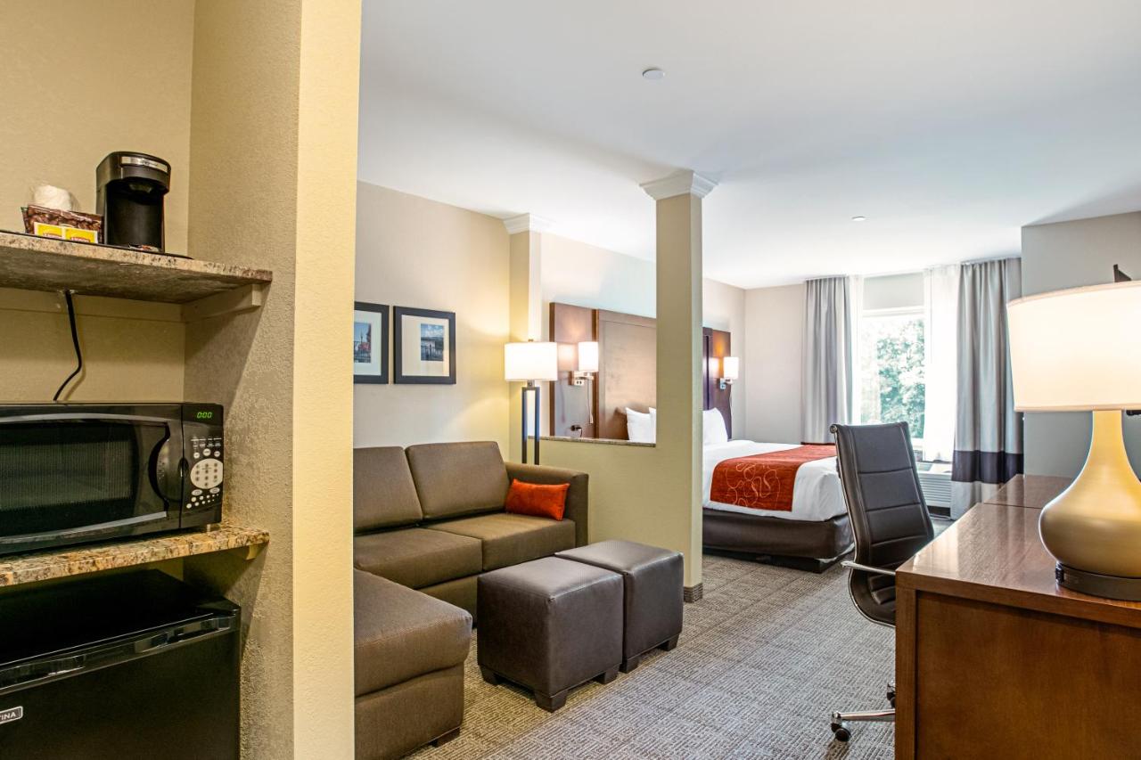 | Comfort Suites Fishkill near Interstate 84