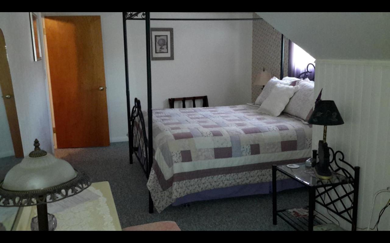 | Creek Side Bed and Breakfast