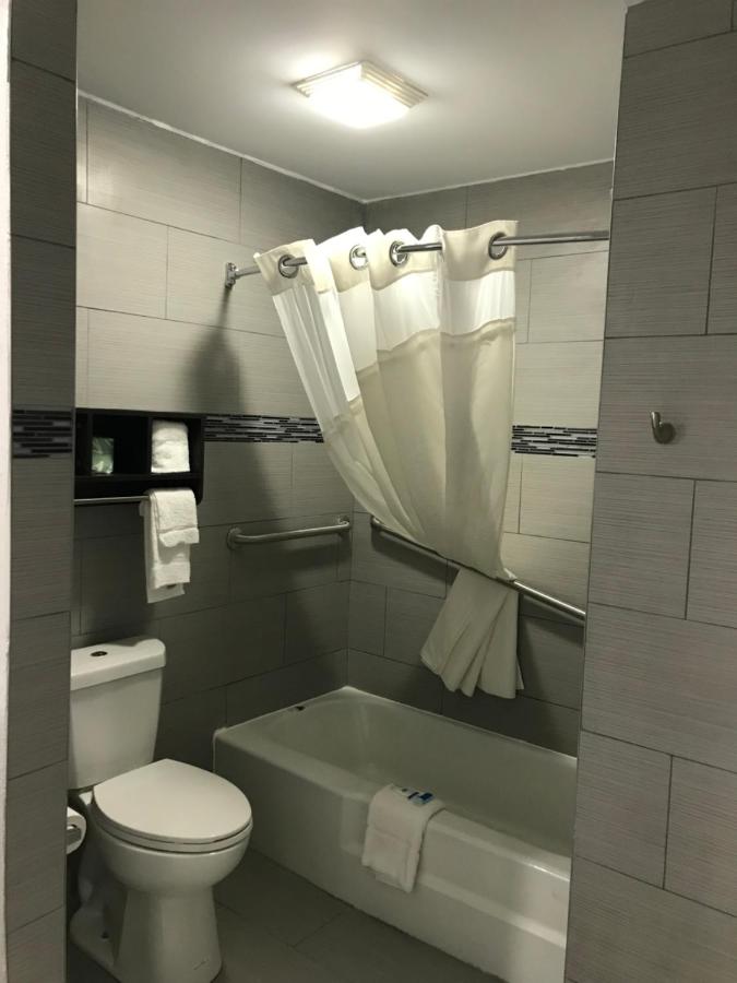 King Room - Accessible/Non-Smoking at Rodeway Inn Calhoun South