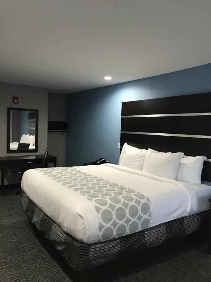 King Room - Non-Smoking at Rodeway Inn Calhoun South
