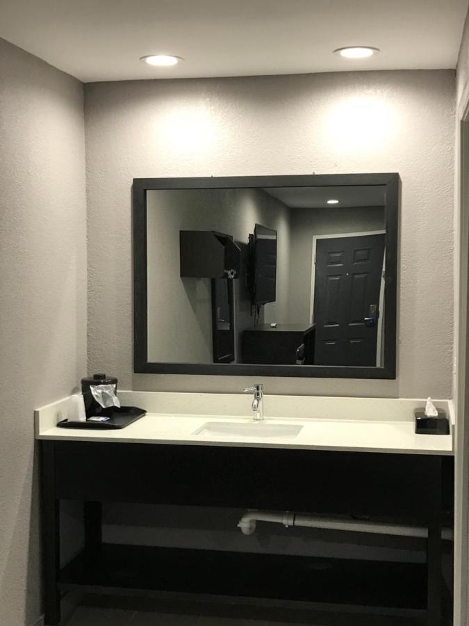 King Room - Accessible/Non-Smoking at Rodeway Inn Calhoun South