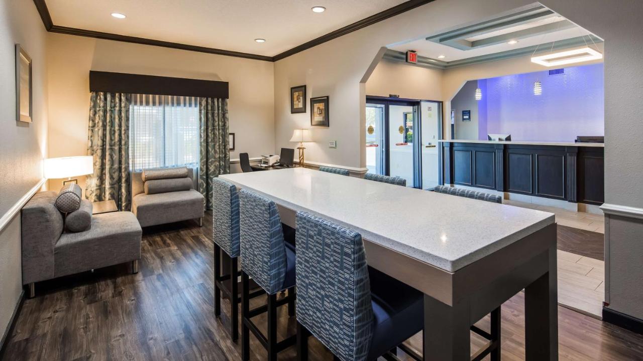 | Best Western Mayport Inn & Suites