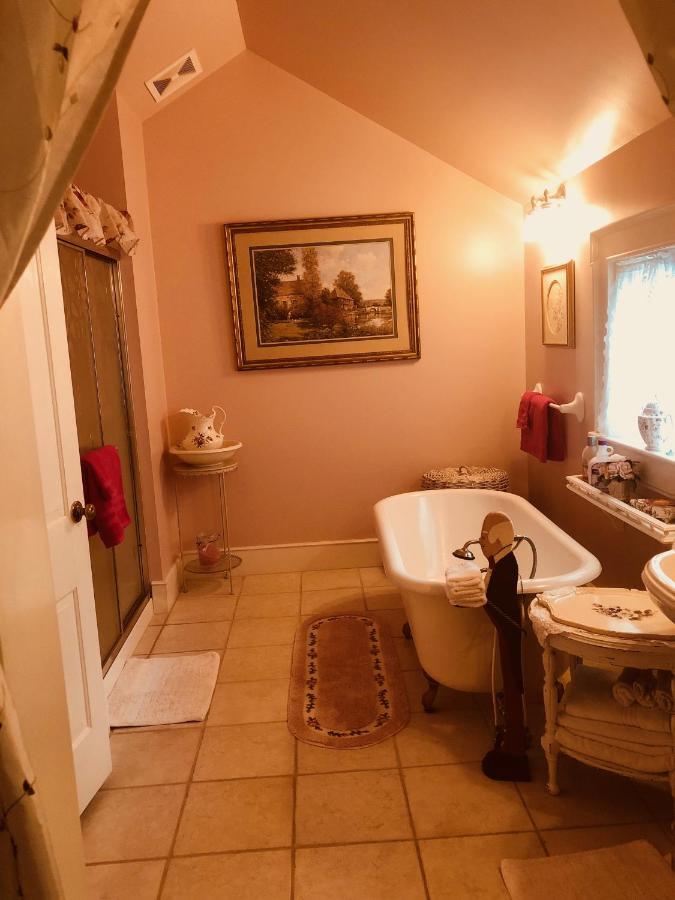 | Princess Anne Book Lovers Inn