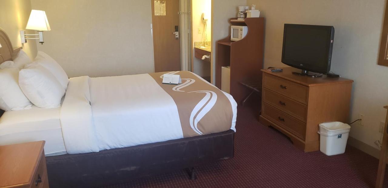 Queen Room - Non-Smoking at Quality Inn Louisville - Boulder