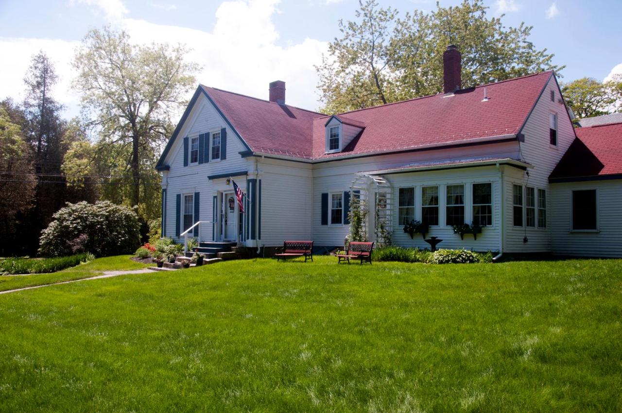 | Candlebay Inn