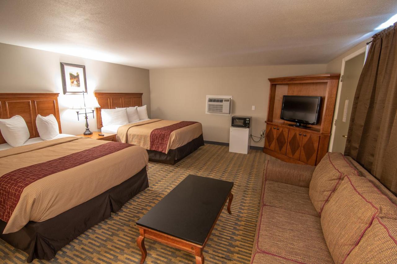 | The Crow Peak Lodge