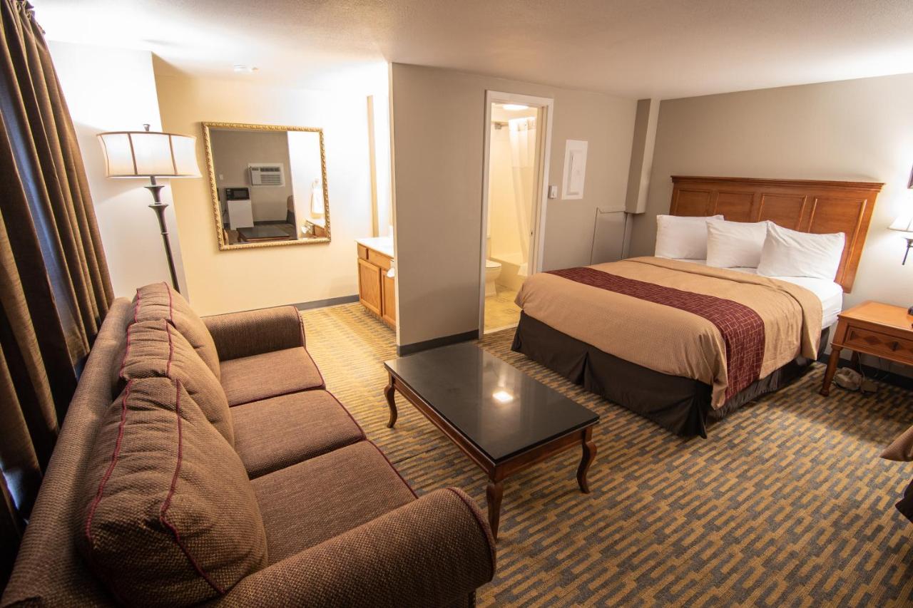 | The Crow Peak Lodge