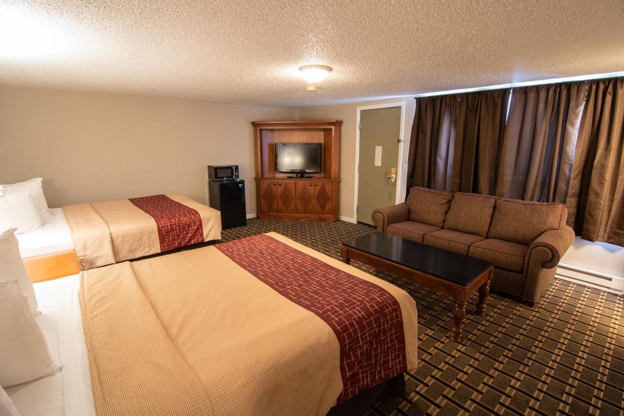 | The Crow Peak Lodge