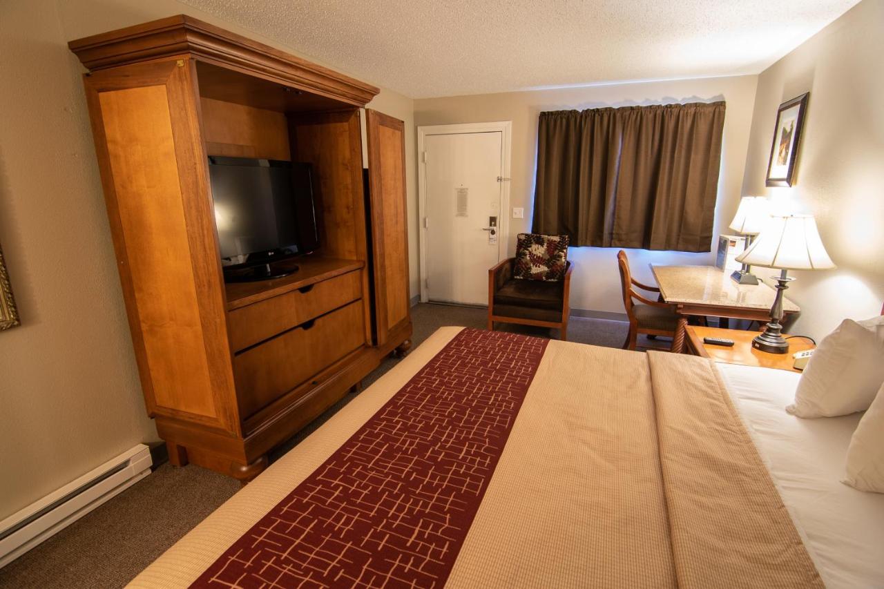 | The Crow Peak Lodge