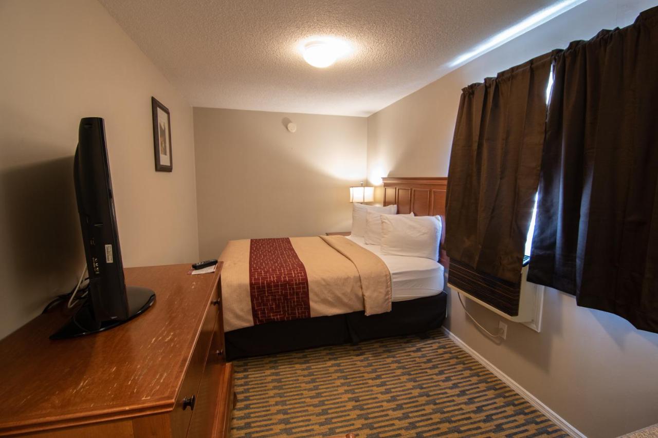 | The Crow Peak Lodge
