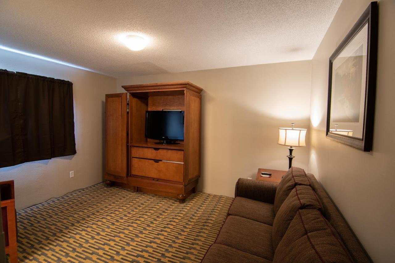 | The Crow Peak Lodge