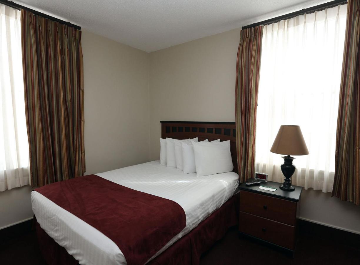 | Arrow Hotel