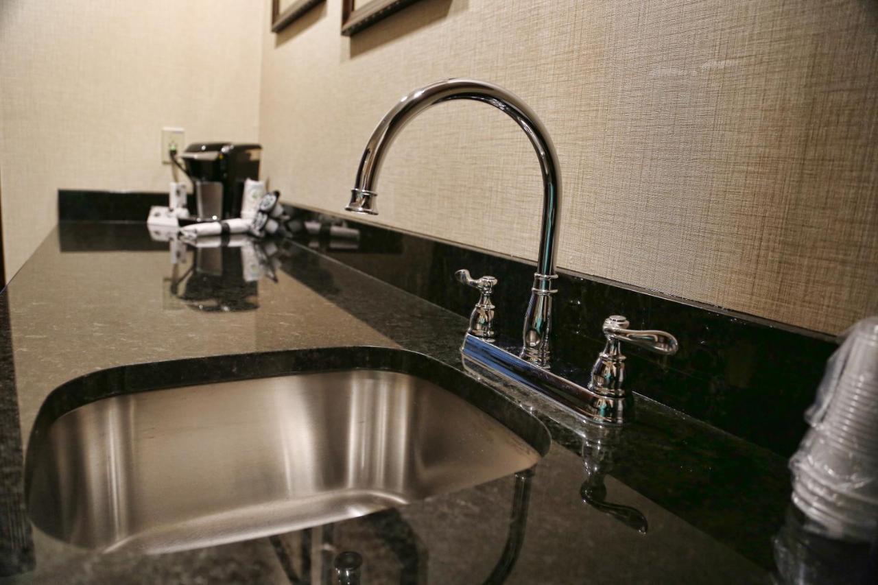 | Arrow Hotel