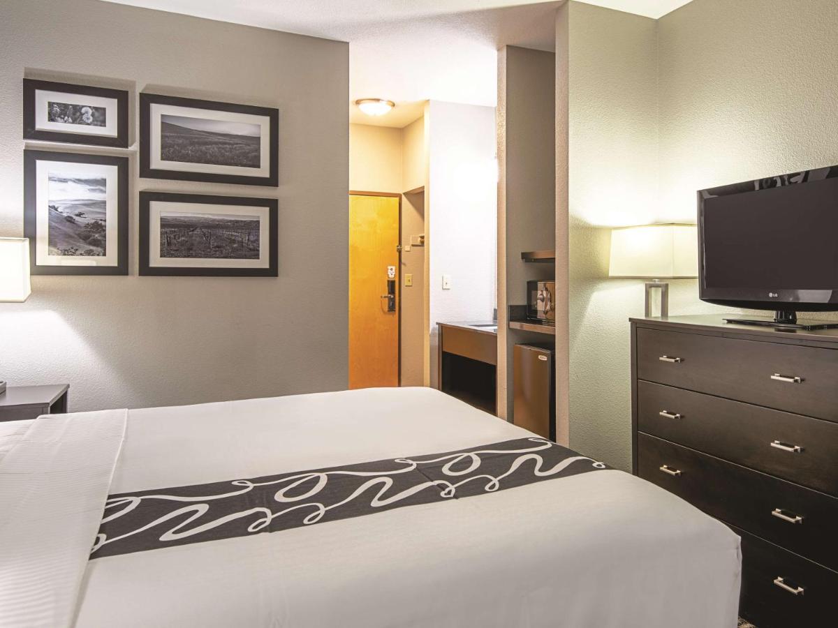 Deluxe King Room at La Quinta Inn by Wyndham Livermore