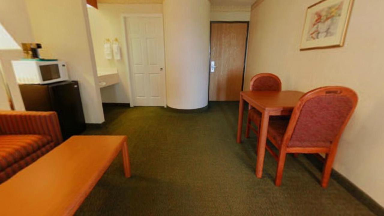 | Syracuse Inn and Suites