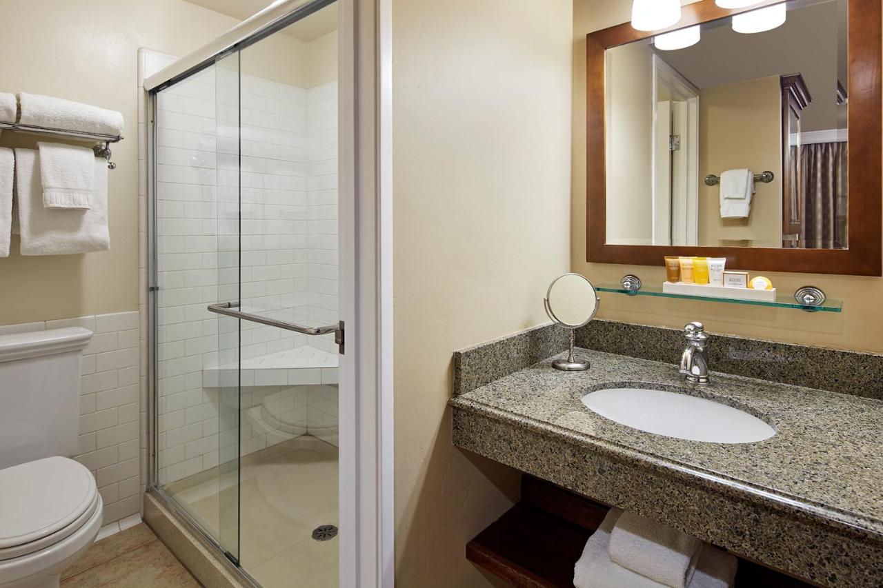 | Glorietta Bay Inn