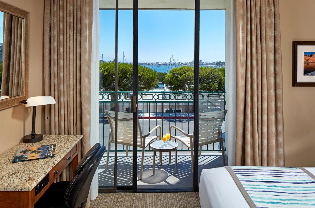 | Glorietta Bay Inn