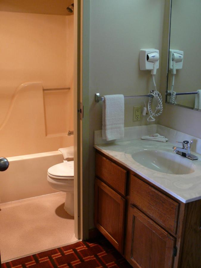 King Suite at The Woodridge Inn