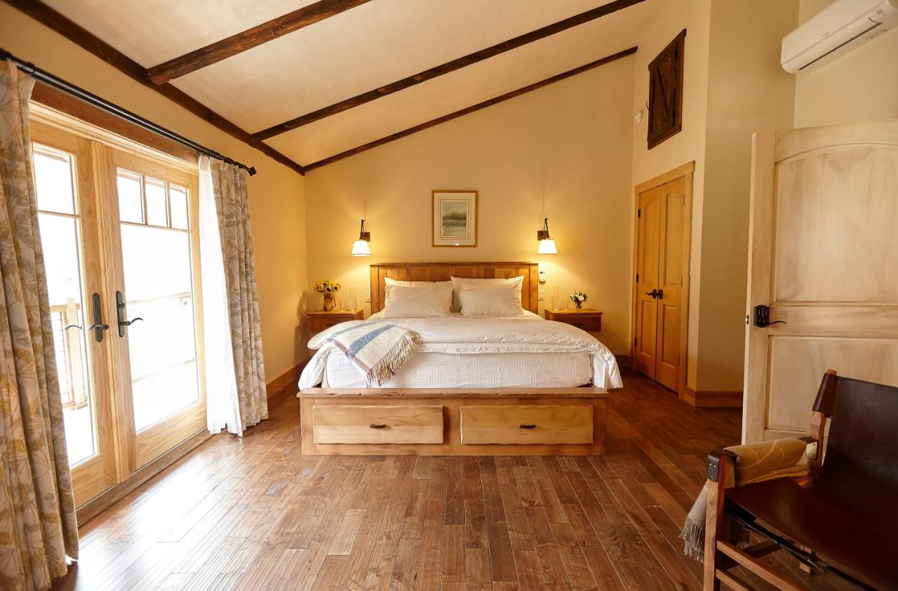| Seesaw's Lodge