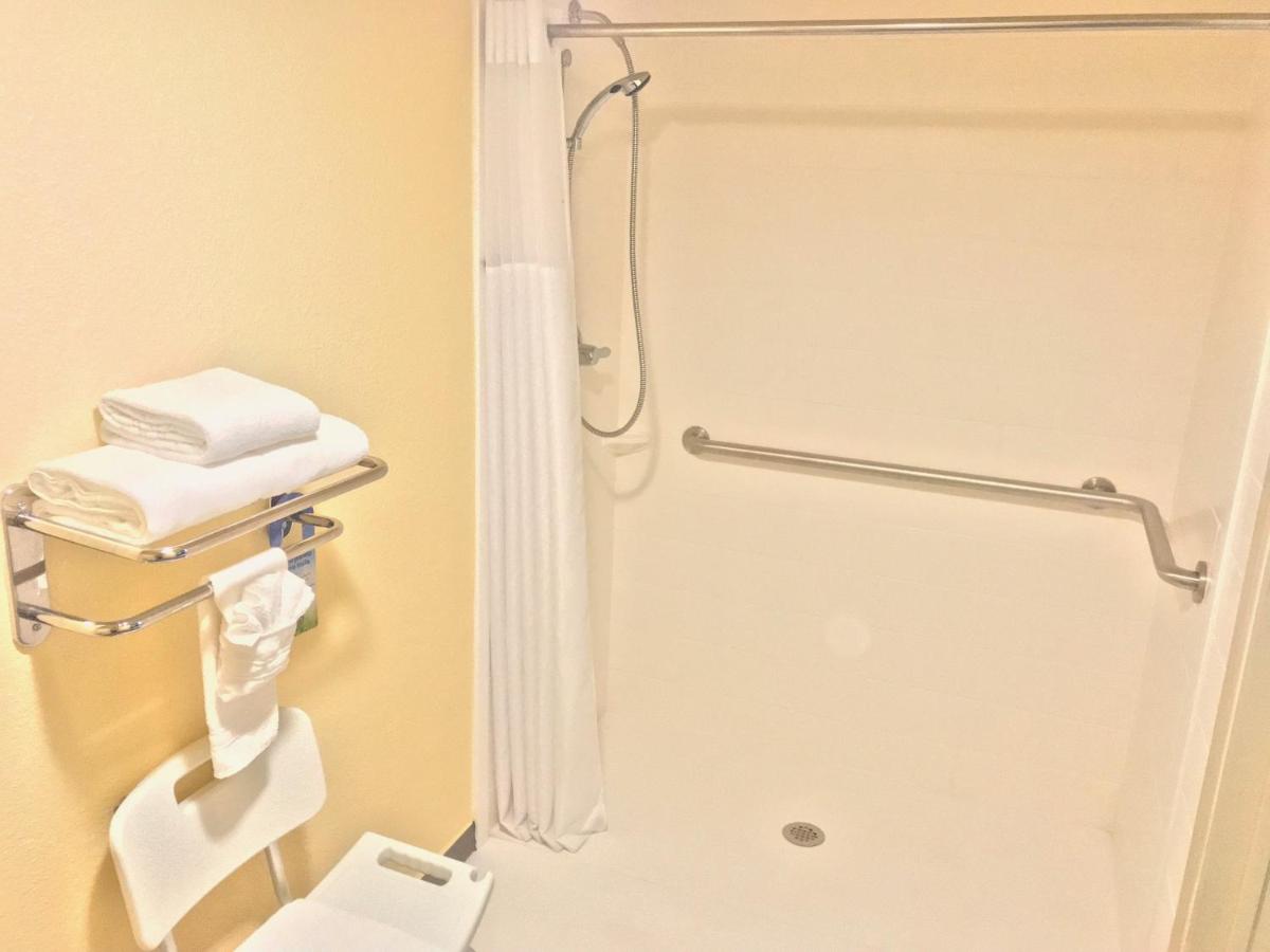 King Room with Roll-In Shower - Mobility/Hearing Accessible - Non-Smoking at Days Inn by Wyndham San Antonio Airport