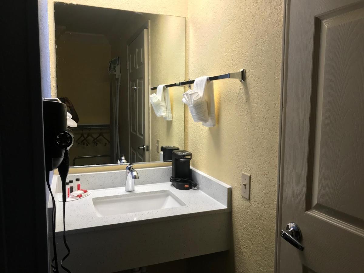 King Room with Roll-In Shower - Mobility/Hearing Accessible - Non-Smoking at Days Inn by Wyndham San Antonio Airport