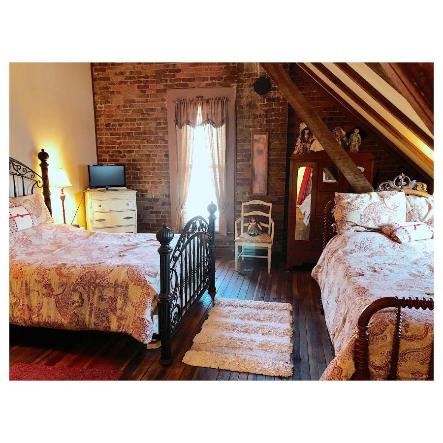| Main Street Bed & Breakfast