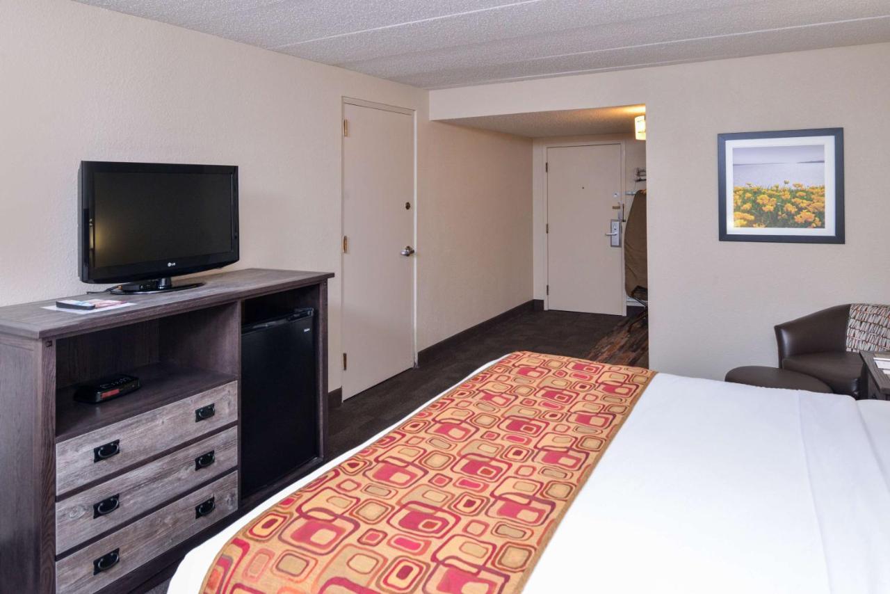 King Room - Non-Smoking at Best Western Kelly Inn