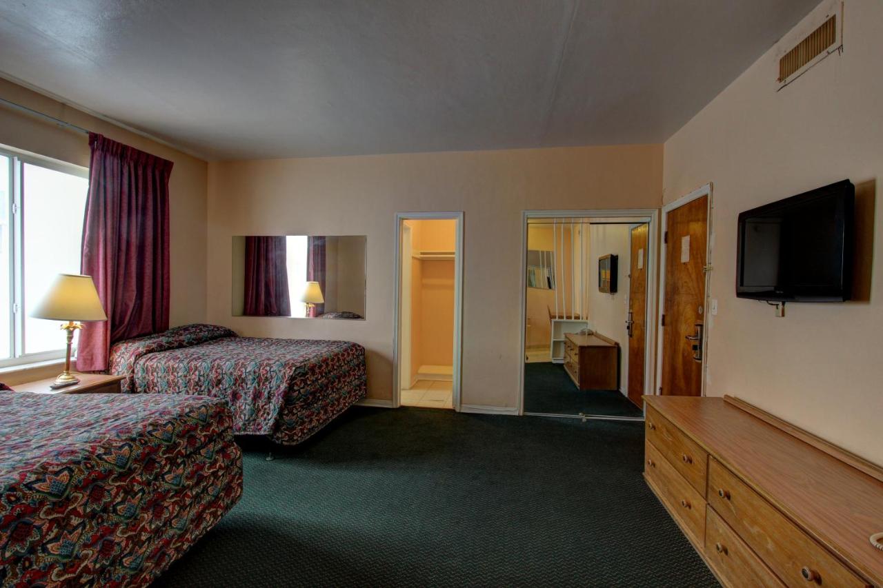 Standard Double Room at Geneva Hotel