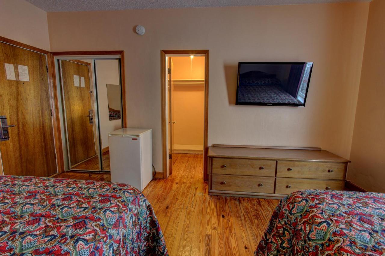 Standard Double Room at Geneva Hotel