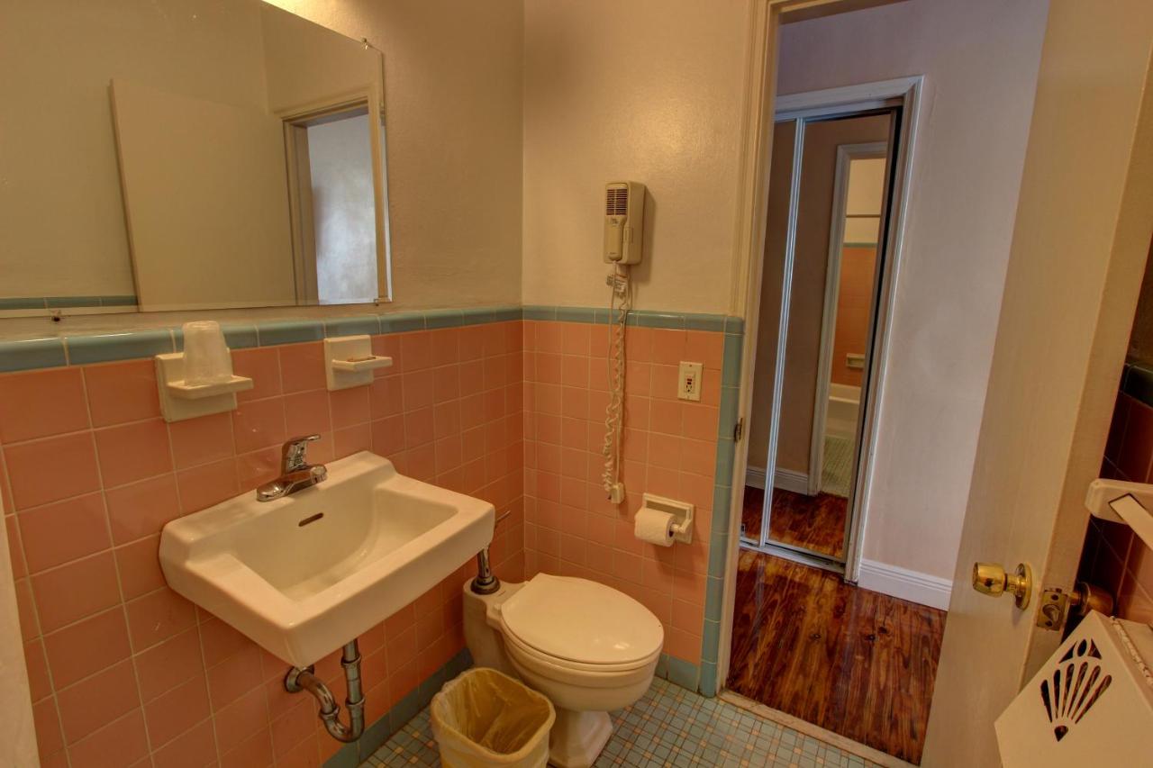 Standard Double Room at Geneva Hotel