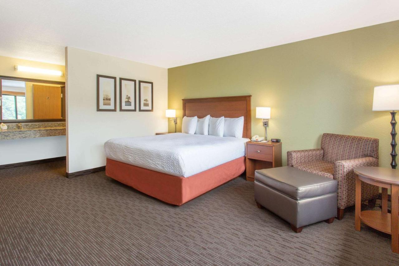 | AmericInn by Wyndham Calumet