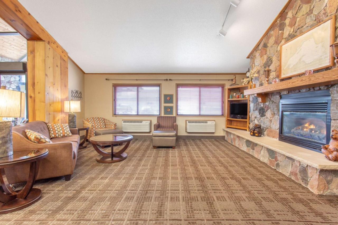 | AmericInn by Wyndham Calumet